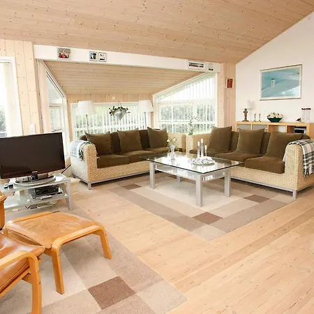 8 Person In Lokken-by Traum